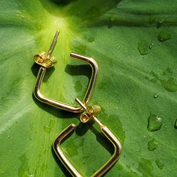 Square Hoops Gold Tone - Picture 2 of 6